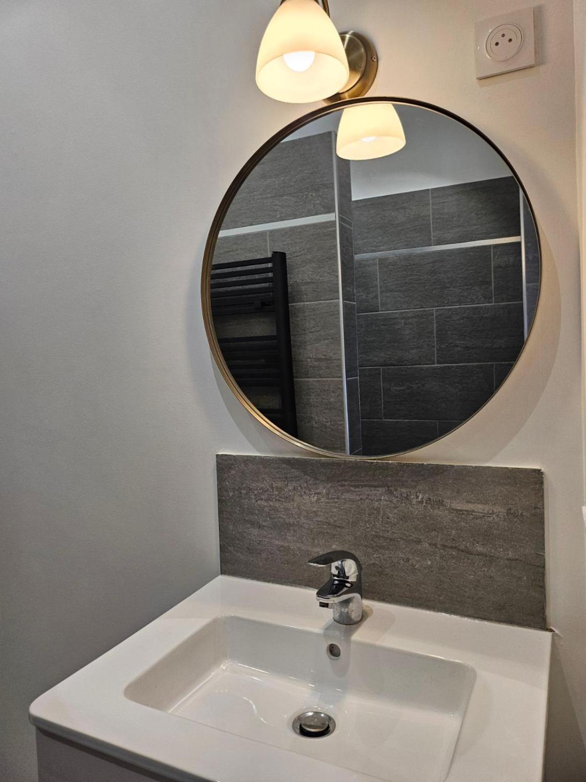 Agreable Logement Avec Terrasse Saint-Victoret Exteriér fotografie