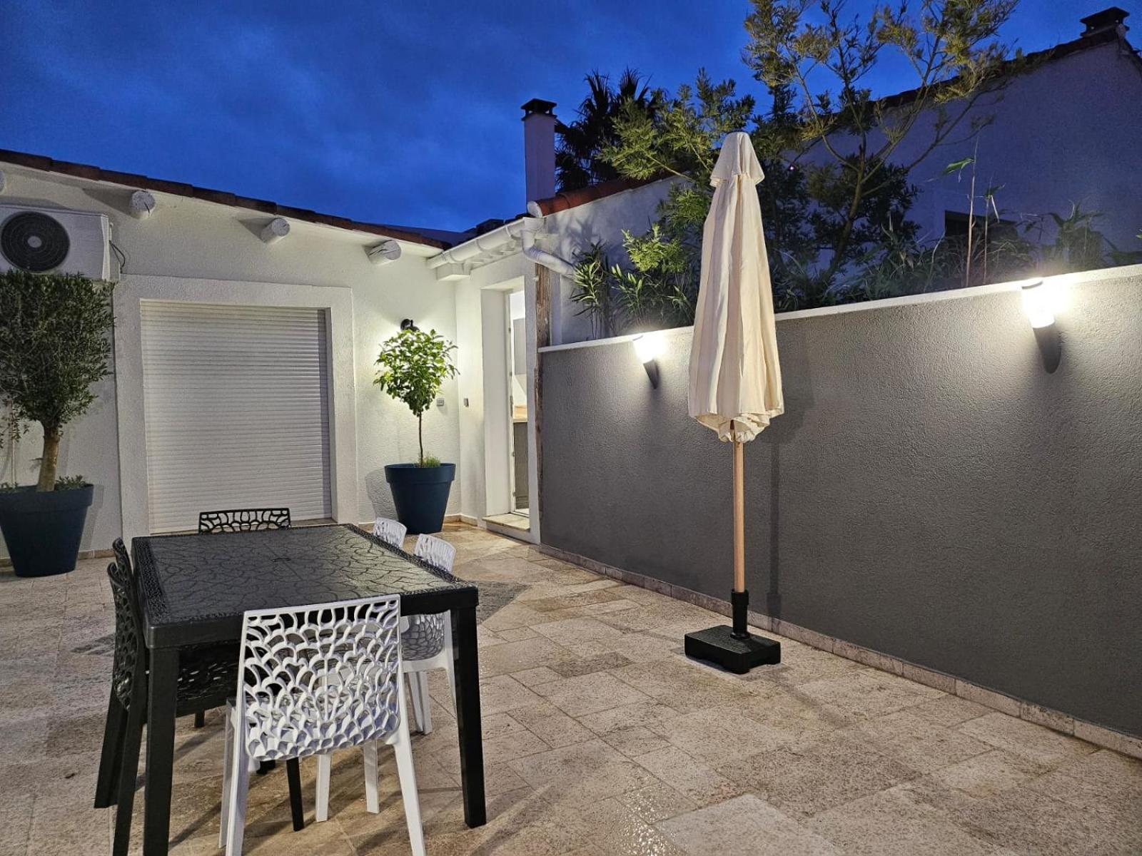 Agreable Logement Avec Terrasse Saint-Victoret Exteriér fotografie