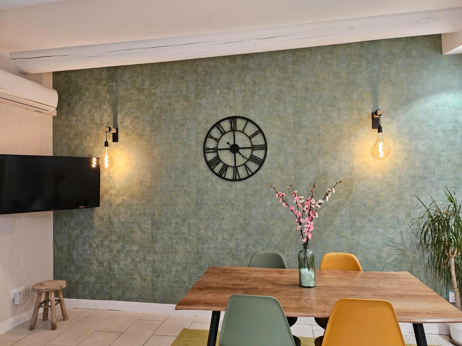 Agreable Logement Avec Terrasse Saint-Victoret Exteriér fotografie